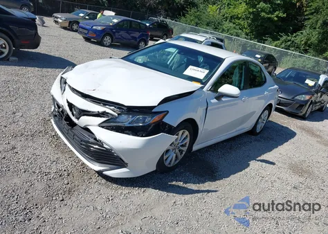 2019 Toyota Camry Le z USA, uszkodzony, nr VIN 4T1B11HK5KU263822